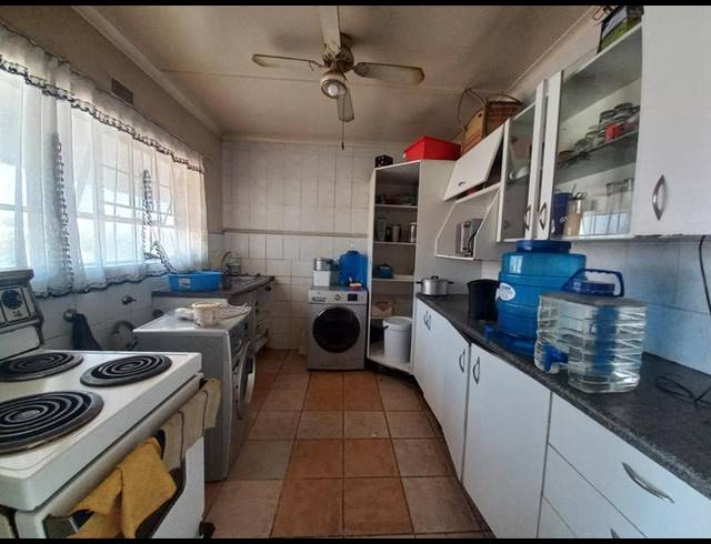 2 BEDROOM APARTMENT FOR SALE IN WINDSOR EAST